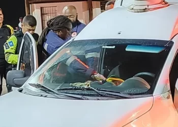 Corpo é encontrado dentro de carro durante blitz em Salvador