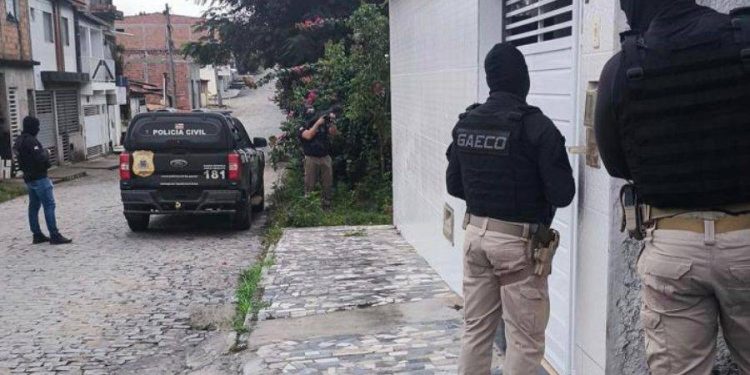 Operação desarticula facção ligada a fuga em presídio e ataque a diretor na Bahia