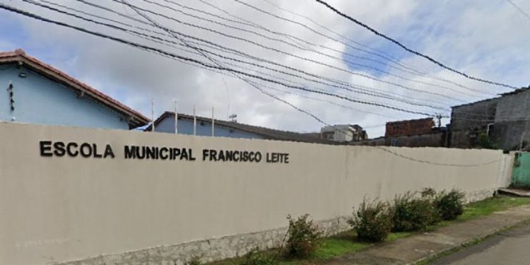 Criminosos invadem escola municipal em Salvador e furtam 60 tablets e equipamentos eletrônicos