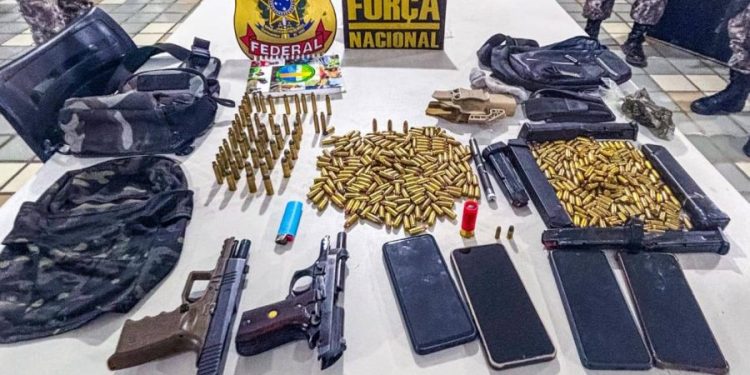 PF e Força Nacional apreendem arsenal em território indígena no extremo sul da Bahia