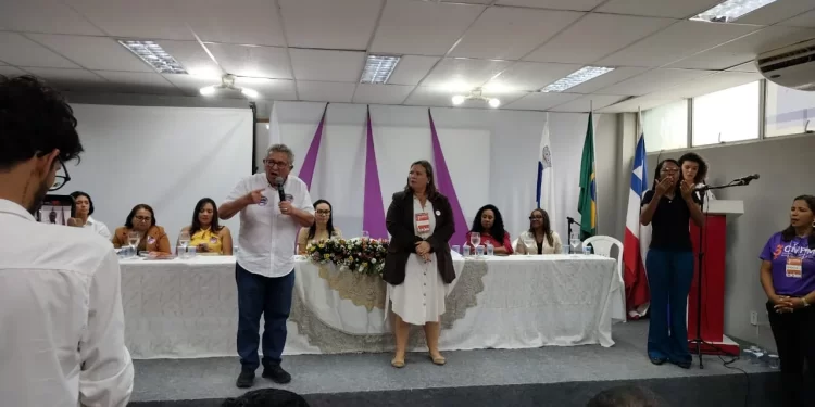 Caetano provoca ao tratar da “briga” de “bolsonaristas” Flávio e Elinaldo: “a máscara caiu; mostra que nenhum dos dois prestam para Camaçari”