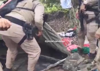 ACAMPAMENTO DO TRÁFICO: construção improvisada por criminosos é descoberta em São Francisco do Conde; PM desmontou local após troca de tiros