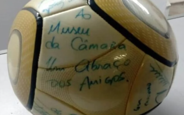 Homem que furtou bola assinada por Neymar Jr. no 8/1 é condenado a 17 anos de prisão