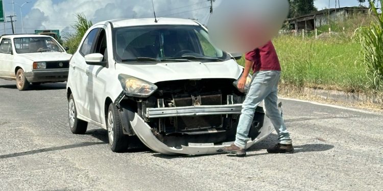 Buraqueira na BA-523, em Candeias, causa prejuízos a motoristas