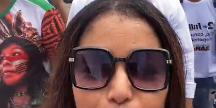 Marivalda vai a cortejo e comemora projeto de Lula para tornar 2 de Julho “feriado nacional”