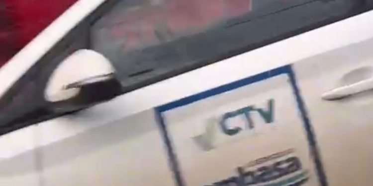 Candidato a presidente do PT de Candeias usa carros da Embasa para levar funcionários filiados a evento de campanha; eleição é neste domingo