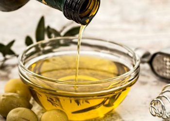 Anvisa proíbe venda de azeite, molho de alho, champignon e polpa de fruta após irregularidades