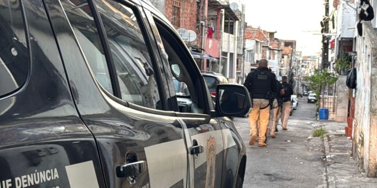 COM TIRO NO ROSTO: suspeito de matar a própria namorada é preso em Simões Filho; entenda o caso