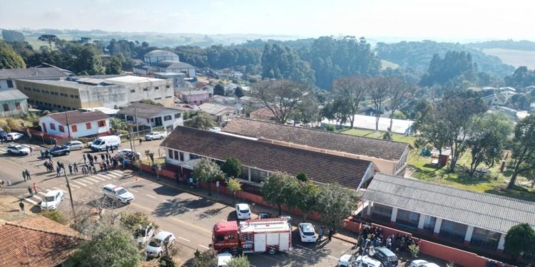 Adolescente invade escola mata criança de 9 anos e fere outras duas no RS