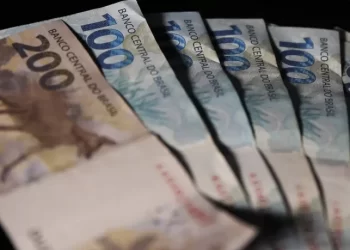 Ministra de Lula anuncia salário mínimo de R$ 1.630 para 2026, o maior em 50 anos