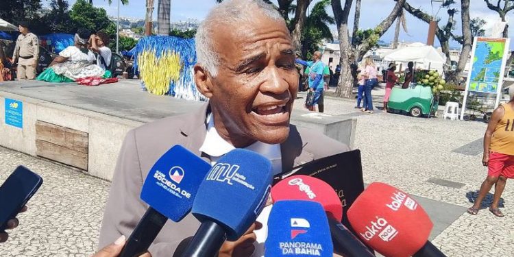 Isidório critica Trump após tarifaço de 50%: “está agindo como chefe de boca de fumo”