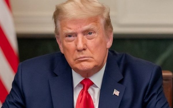 Trump diz que deve conversar com Lula ‘em algum momento’ sobre tarifas