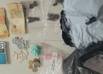 Duas mulheres são presas em flagrante por tráfico de drogas em Camaçari