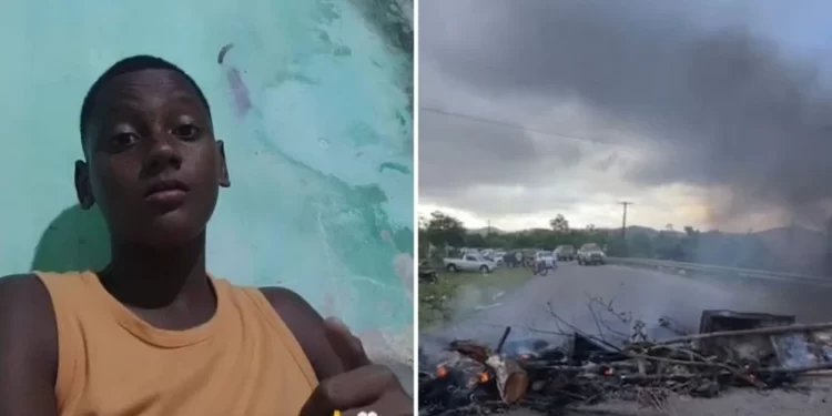 Jovem de 14 anos morre eletrocutado em Santo Amaro após rompimento de fio; moradores protestam contra a Coelba