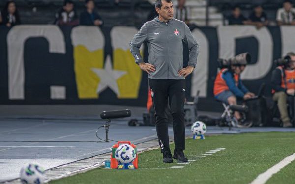 Carille celebra empate, mas admite má atuação do Vitória: ‘Sabemos que pode mais’