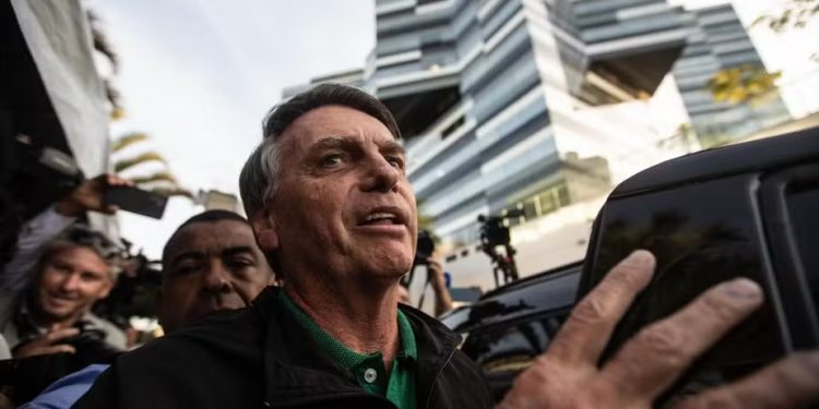 Aliados reagem a operação e dizem que Bolsonaro está sendo tratado como ‘criminoso’