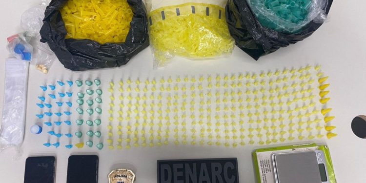 Homem é preso por tráfico e mais de 300 pinos de cocaína são apreendidos em Simões Filho