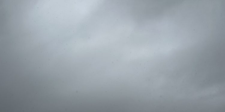 Por que chove tanto em Candeias? Entenda o que está por trás do tempo fechado na cidade