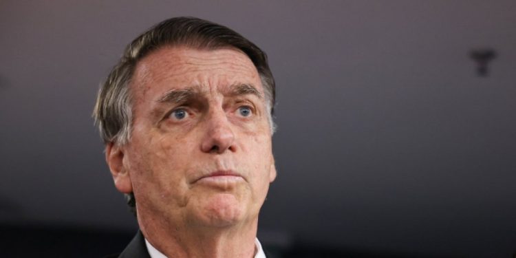 PF conclui que conteúdo de pen drive encontrado na casa de Bolsonaro é irrelevante