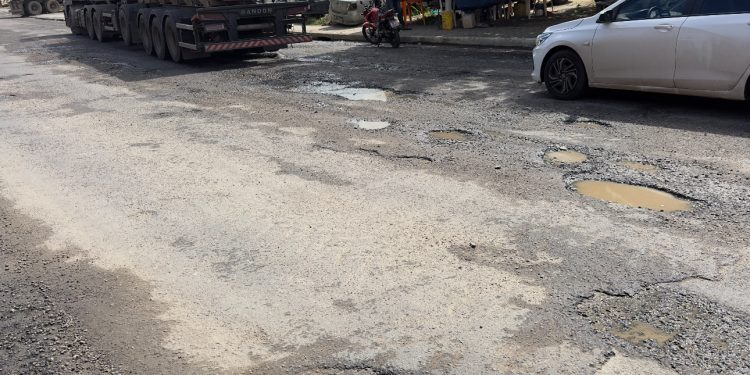 Asfalto de gelatina: : Governo tapa buracos na BA-522 e serviço já desmancha em menos de um mês