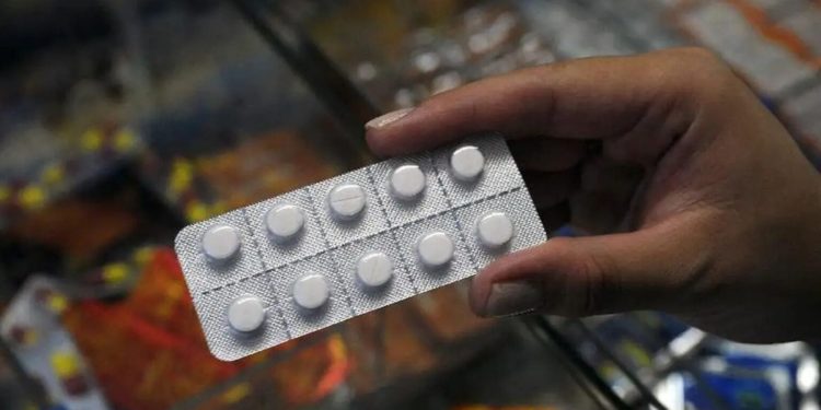 Possível reação do Brasil a tarifaço pode afetar preços de remédios