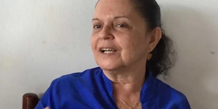 “Bote uma sandália e vá”: prefeita manda morador trocar lâmpada por conta própria