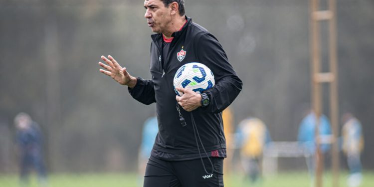 ESTREIA DE CARILLE: Vitória enfrenta o Internacional fora de casa em jogo direto contra o Z-4