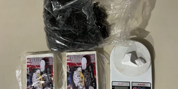 SÓ PEGA FLAGRANTE QUEM ABORDA: Homem é preso com tabletes de cocaína em Candeias