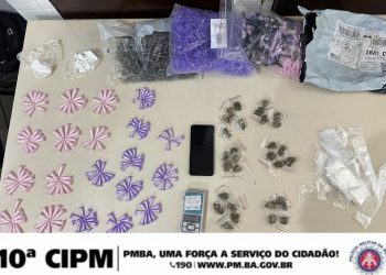 “Domingo sem fumaça: mulher com carga de drogas é presa pelo PETO em Candeias”