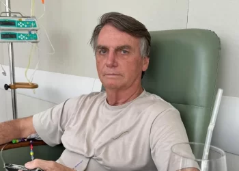 Jair Bolsonaro tem inflamação no esôfago e terá tratamento ‘intensificado’, informa boletim