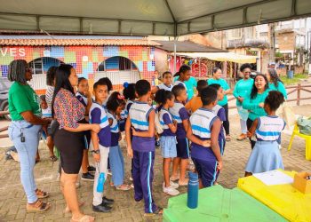 Candeias: Alunos da Escola Castro Alves participam de aula extraclasse sobre a importância dos manguezais