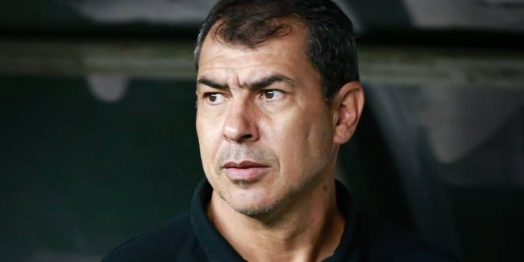 Vitória tem interesse em técnico multi-campeão pelo Corinthians