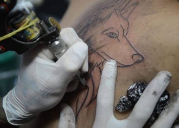 CFM proíbe uso de anestesia para tatuagens sem indicação médica