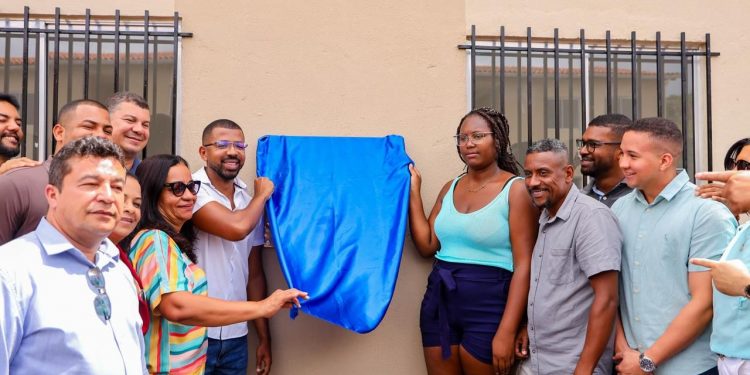 Candeias: Prefeitura entrega 32 apartamentos a famílias de Menino Jesus e anuncia licitação para urbanização do “buracão”