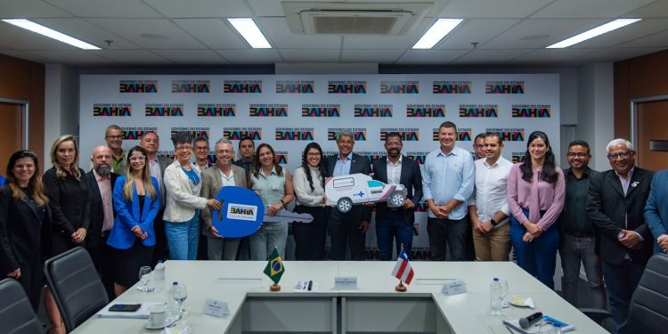 Candeias: Prefeito se reúne com governador, apresenta pautas da cidade e anuncia entrega da reforma da maternidade do Hospital Ouro Negro nesta sexta-feira (29)