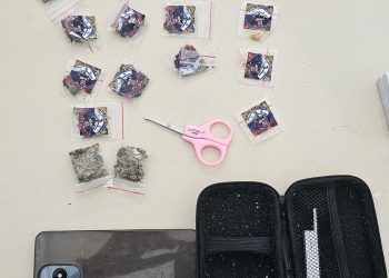 BOIOU O PETO PEGOU: Vulgo Jacaré é preso com drogas em Candeias