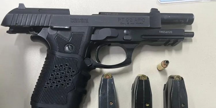 Homem é preso se passando por policial penal em Salvador