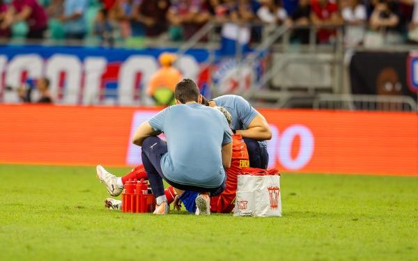 Pulga faz fisioterapia no 1ª treino do Bahia para o jogo contra o Sport