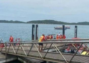 Embarcação à deriva é resgatada pela Marinha em Madre de Deus