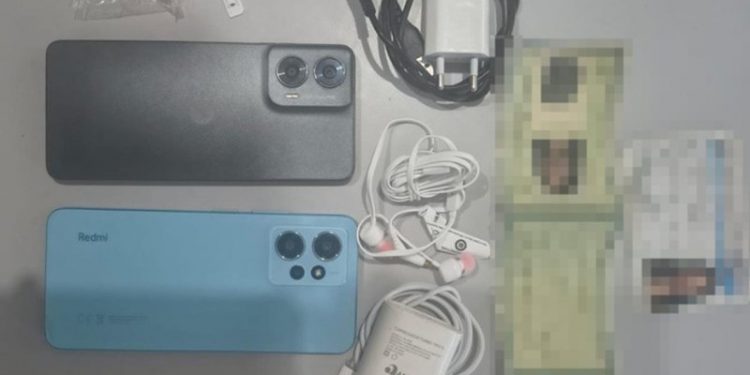 Major da PM é preso tentando colocar celular dentro da cadeia em Salvador ; flagrante foi dado pela Polícia Penal