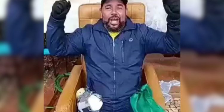 Homem que sentou em “cadeira de Moraes” no 8 de janeiro é condenado a 17 anos de prisão