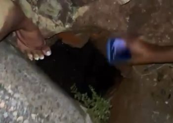 Duas crianças caem em bueiro de 5 metros no distrito da Caroba, em Candeias