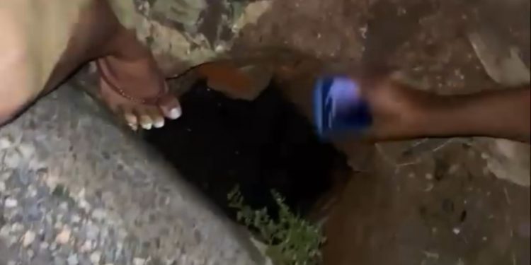 Duas crianças caem em bueiro de 5 metros no distrito da Caroba, em Candeias