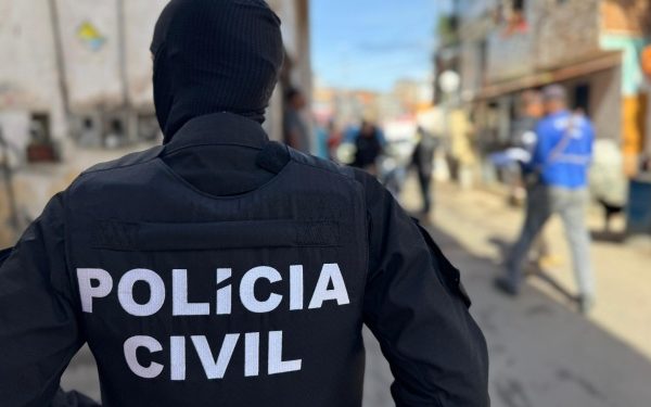 Policial civil é alvo de apuração por conduta imprópria em delegacias