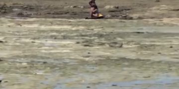 Praia virou motel? Casal é flagrado em momento íntimo na Praia de Madre de Deus