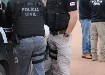 Mulher trans é presa sob suspeita de abusar de novinho de 13 anos em Feira de Santana