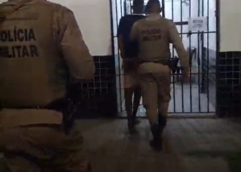 Homem é preso com drogas em Candeias