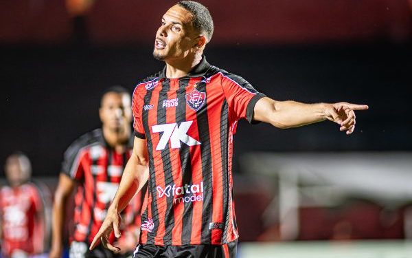 Vitória tem desfalque na defesa para enfrentar o Flamengo no Maracanã