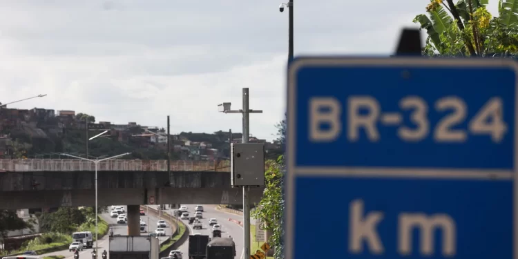 Campeã de infrações por excesso de velocidade, BR-324 está com radares desativados