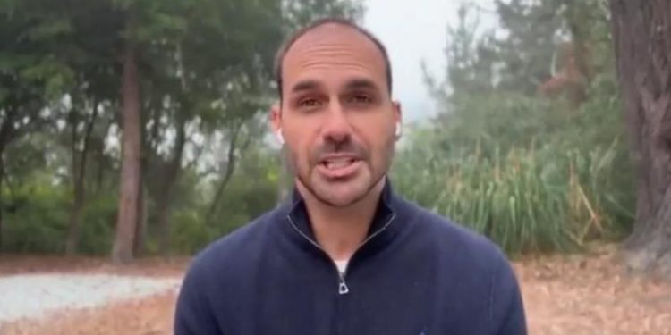 URGENTE: PF indicia Bolsonaro e Eduardo por atuação nos EUA